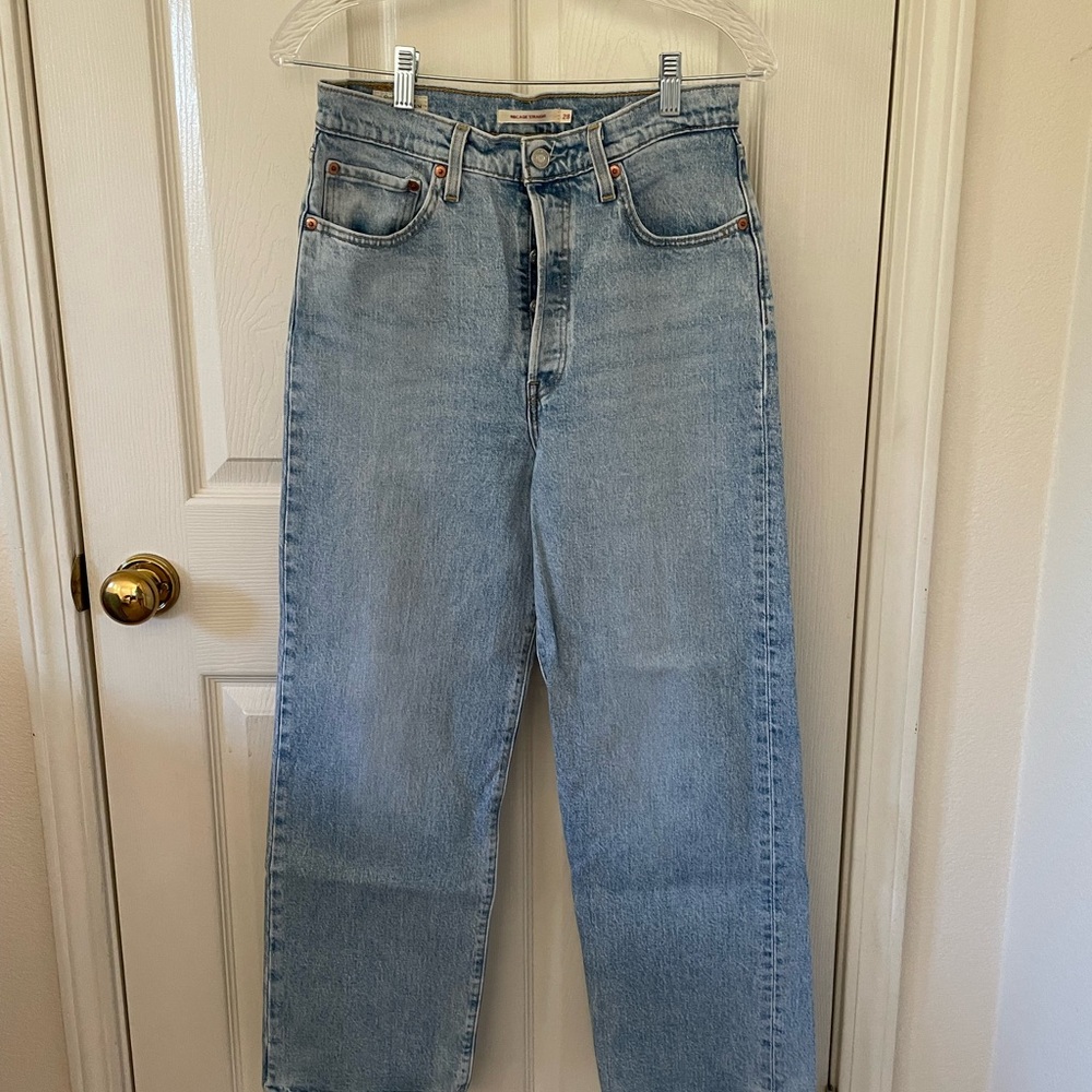 Levi’s Straight Ribcage Jeans (size 28)